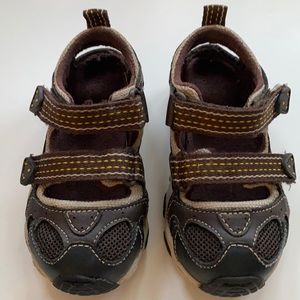 Stride Rite Boy Closed Toe Sandal 7 wide